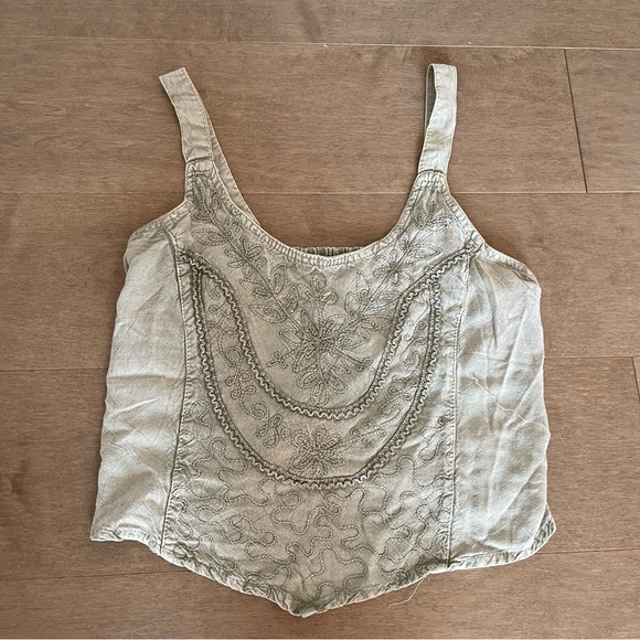 Vintage Crop Embroidered Tank - Picture 4 of 5